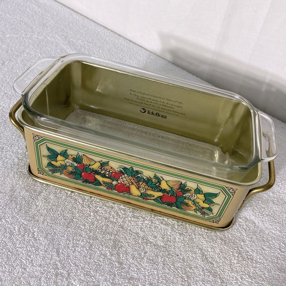 Vintage 80’s Teleflora Metal Serving Stand/Holder W 
Pyrex 1.5q Glass Loaf Pan - Picture 2 of 16